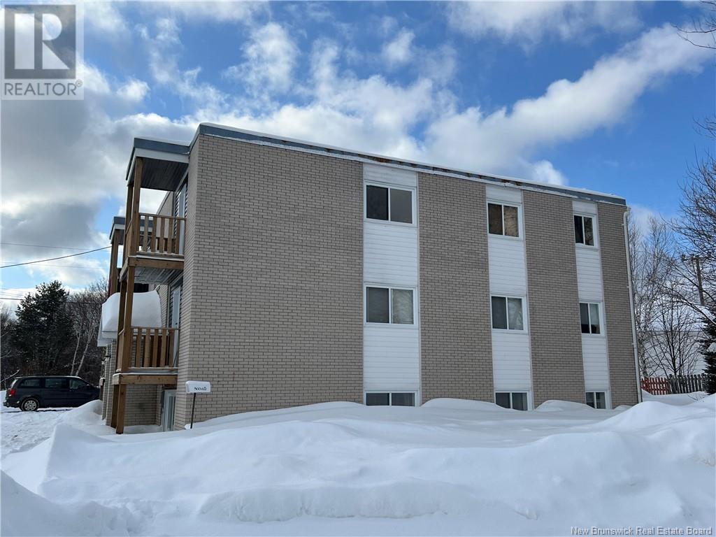 694 Appleby Street, Bathurst, New Brunswick  E2A 3L4 - Photo 2 - NB113967