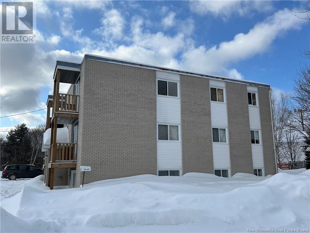694 Appleby Street, Bathurst, New Brunswick  E2A 3L4 - Photo 3 - NB113967
