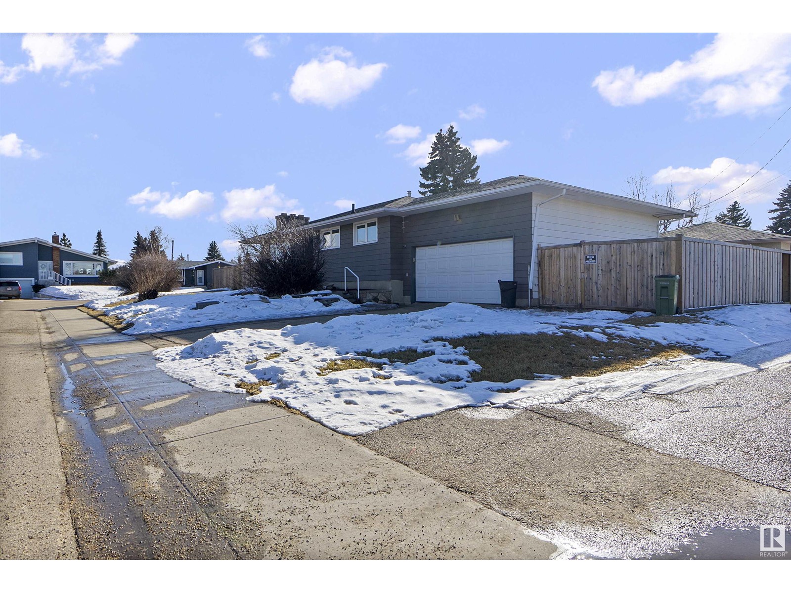 Property at 9824 68 ST NW image 2
