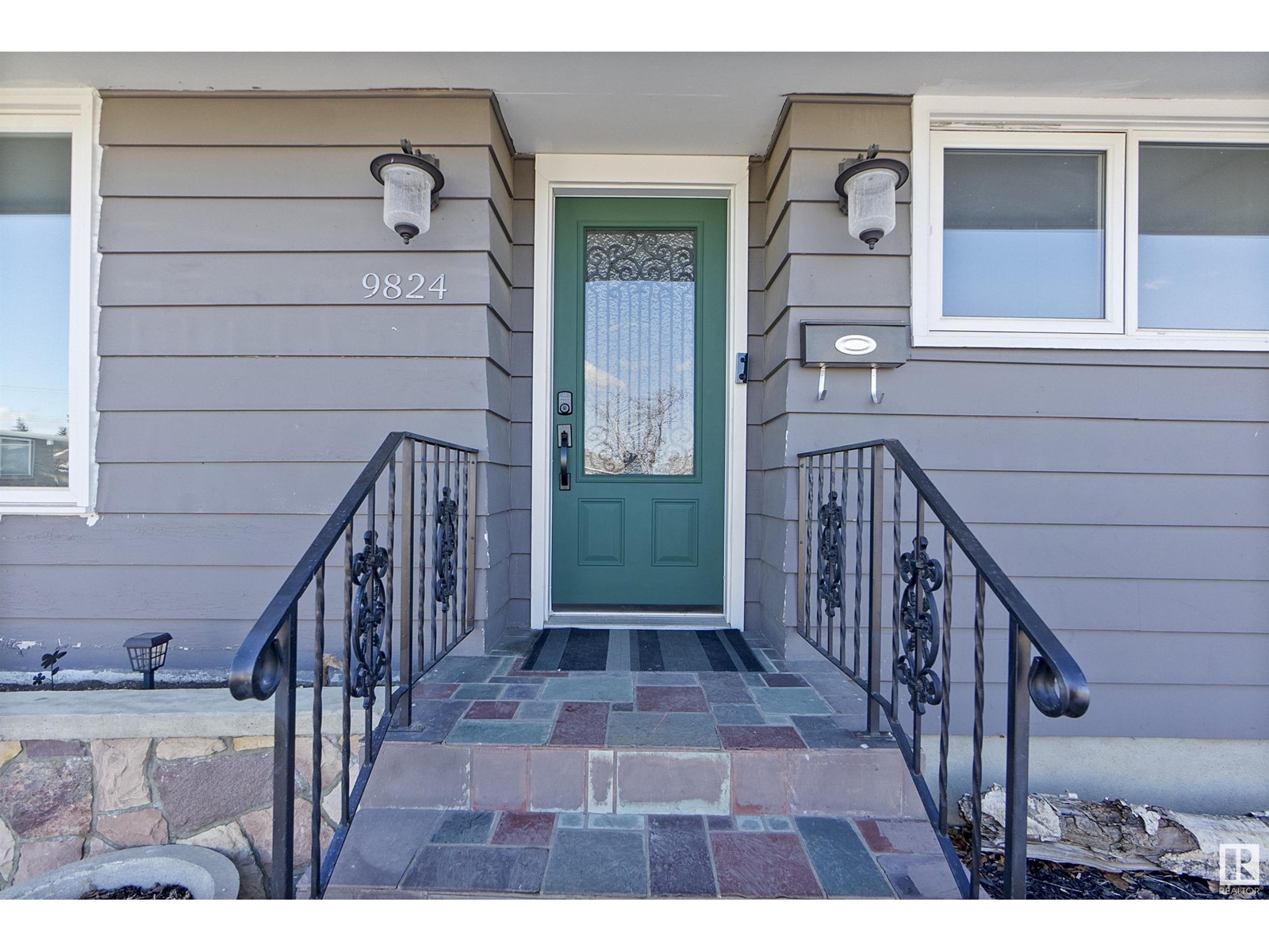 Property at 9824 68 ST NW image 4