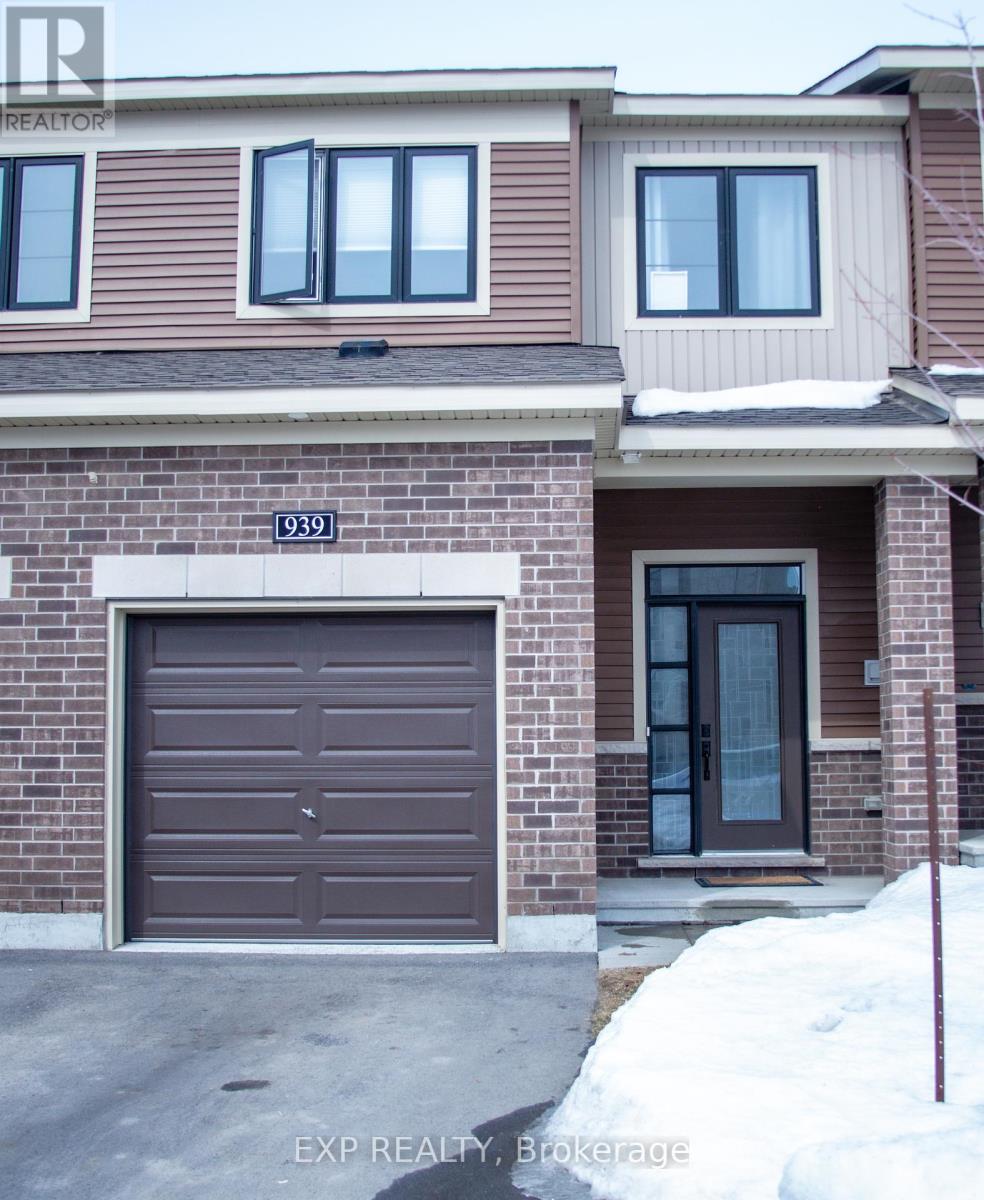 Property at 939 ATHENRY COURT image 1