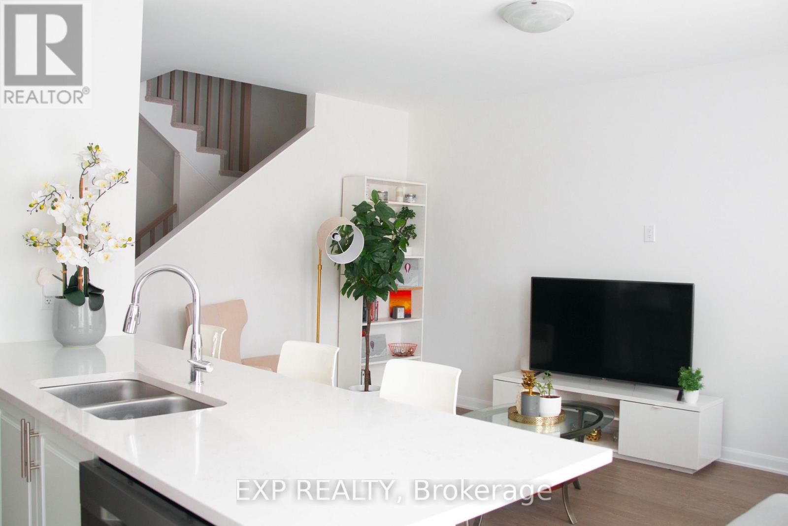 Property at 939 ATHENRY COURT image 4