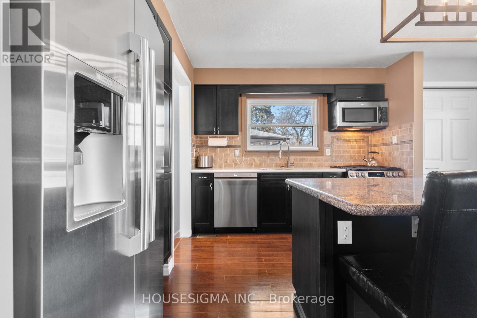 Photo 11 of 38 for 116 Kipling Avenue