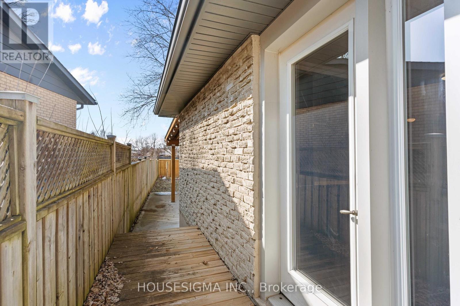 Photo 34 of 38 for 116 Kipling Avenue