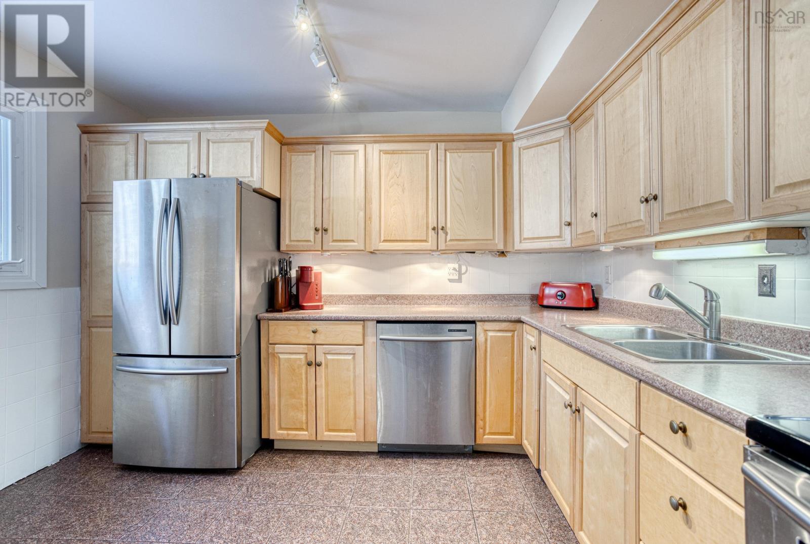 128 Forestside Crescent, Halifax, Nova Scotia  B3M 1M4 - Photo 3 - 202503240