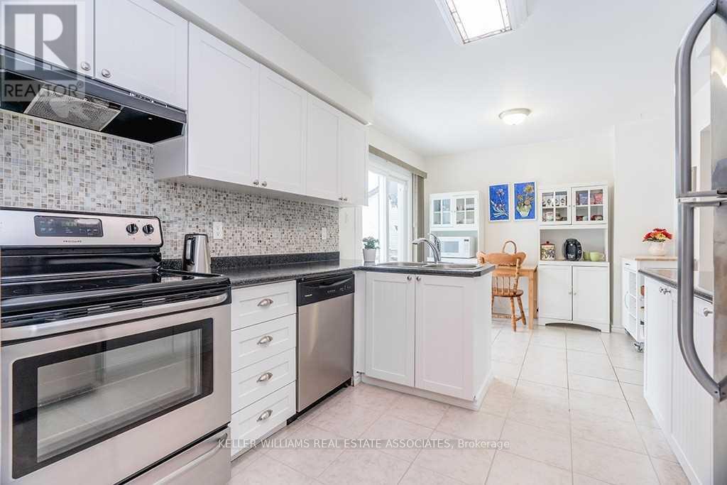 16 Julie Street, Essa, Ontario  L3W 0K8 - Photo 7 - N12016454