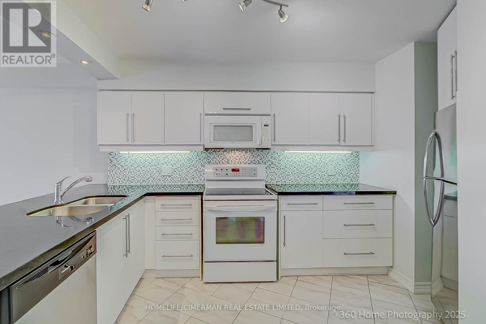 413 - 20 Southport Street, Toronto, Ontario  M6S 4Y8 - Photo 3 - W12016455