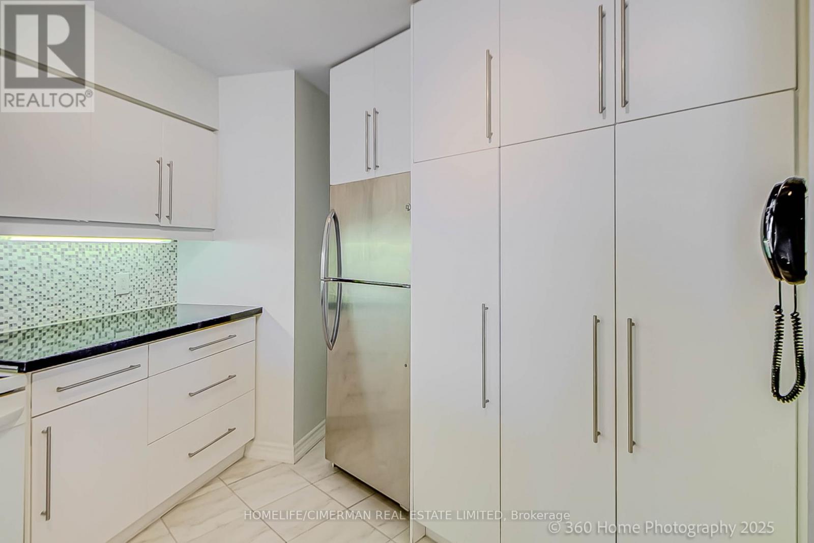 413 - 20 Southport Street, Toronto, Ontario  M6S 4Y8 - Photo 8 - W12016455