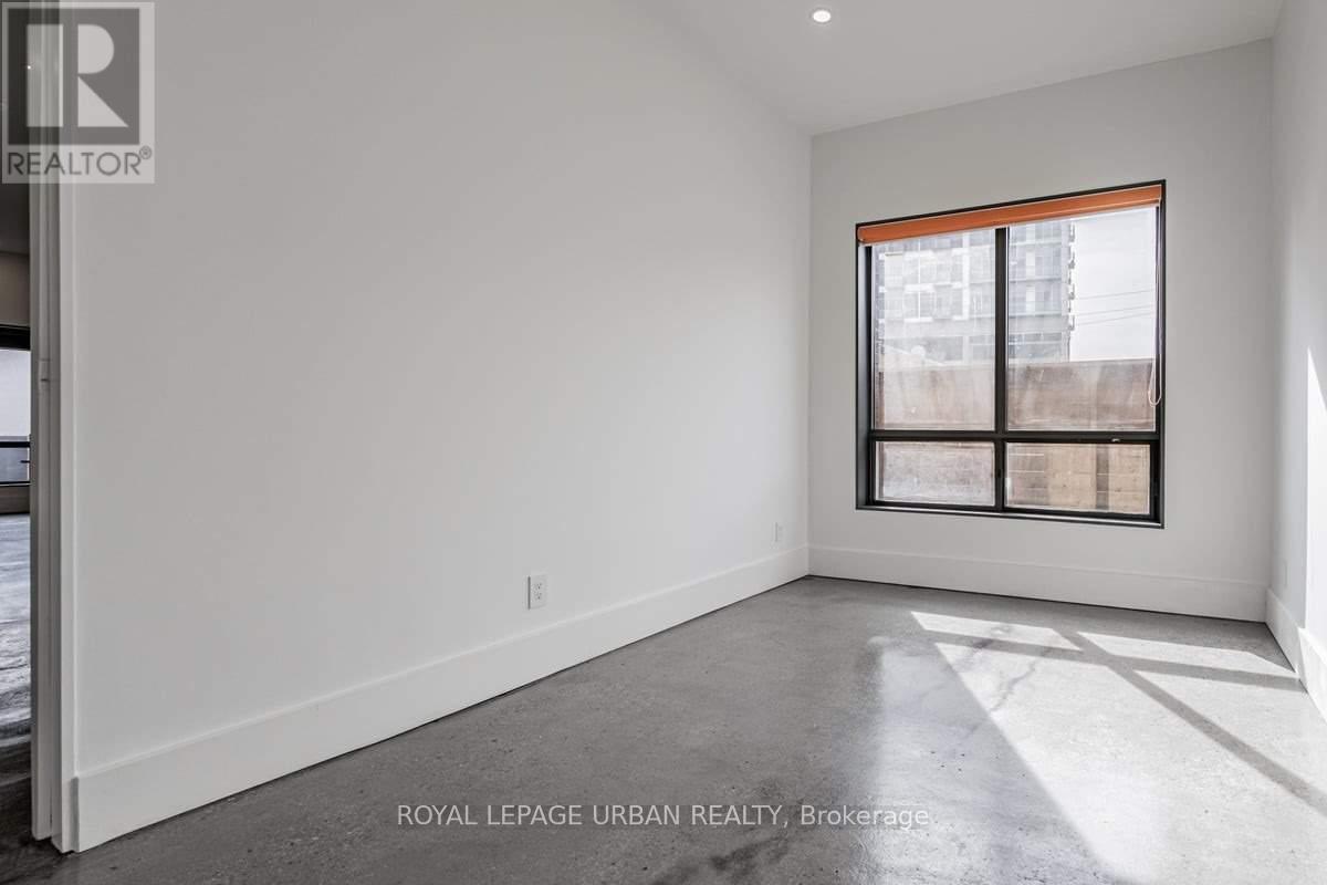 571 Rogers Road, Toronto (Keelesdale-Eglinton West), Ontario  M6M 1B7 - Photo 15 - W12016500