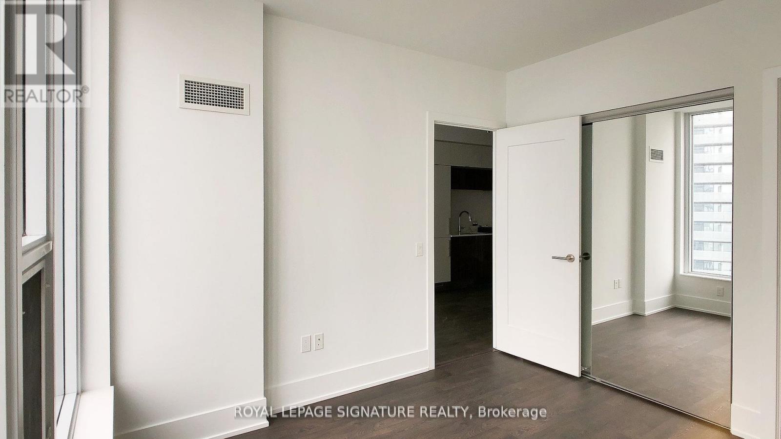 5601 - 10 York Street, Toronto, Ontario  M5J 2L9 - Photo 10 - C12016574