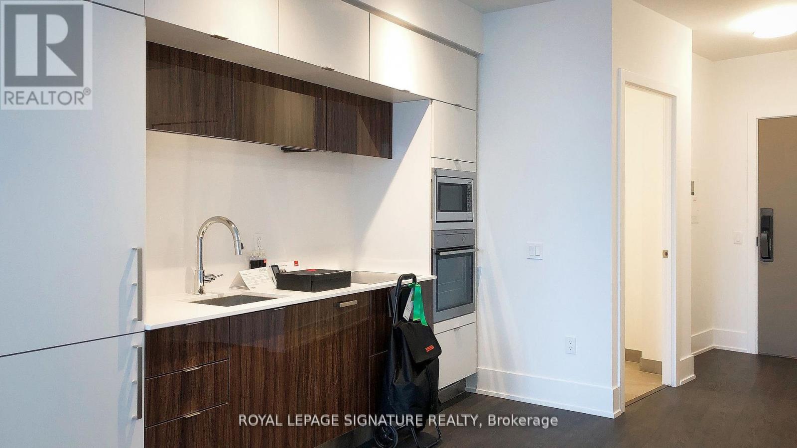 5601 - 10 York Street, Toronto, Ontario  M5J 2L9 - Photo 3 - C12016574