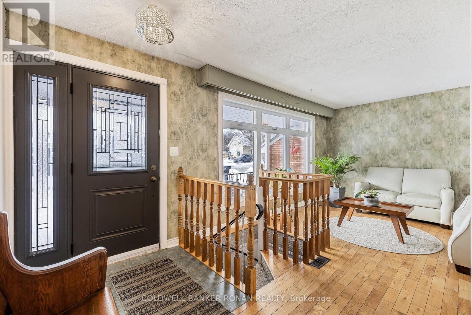 Property at 2 LIONEL STONE AVENUE E image 3
