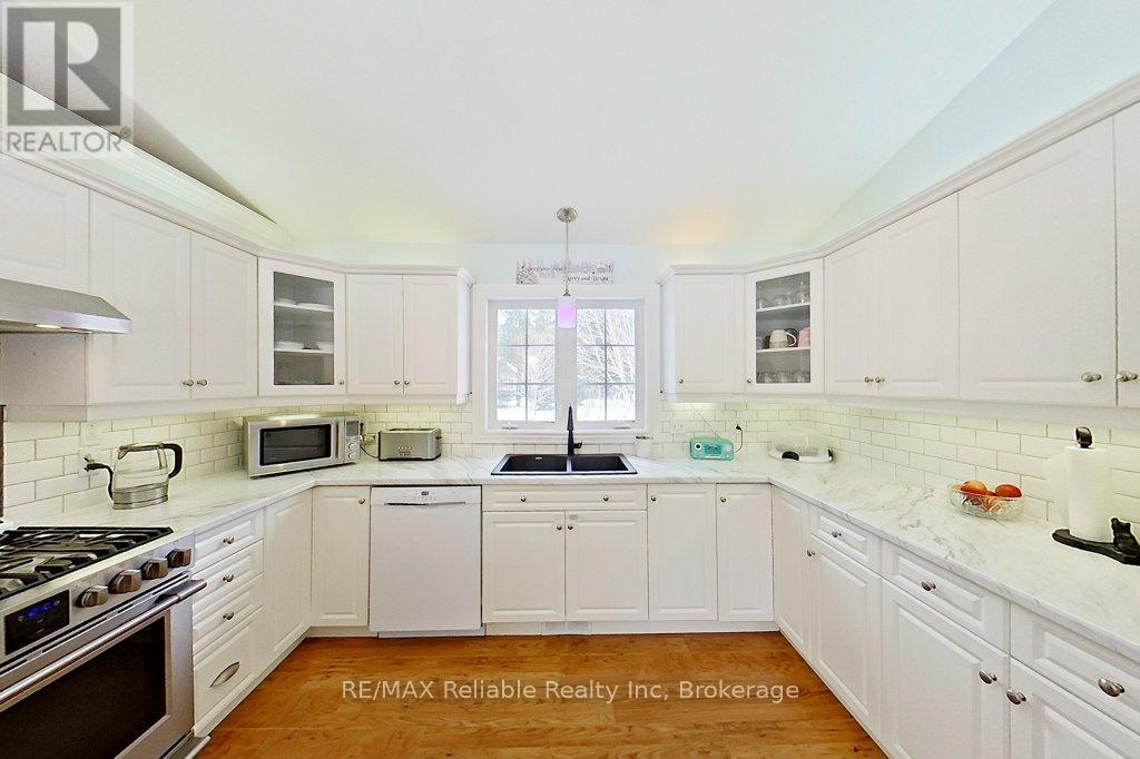 22 Eugene Street, Bluewater, Ontario  N0M 1G0 - Photo 11 - X11992805