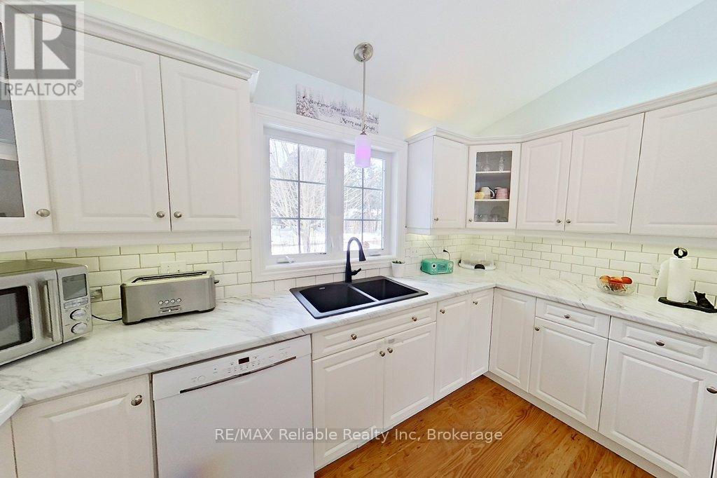 22 Eugene Street, Bluewater, Ontario  N0M 1G0 - Photo 14 - X11992805