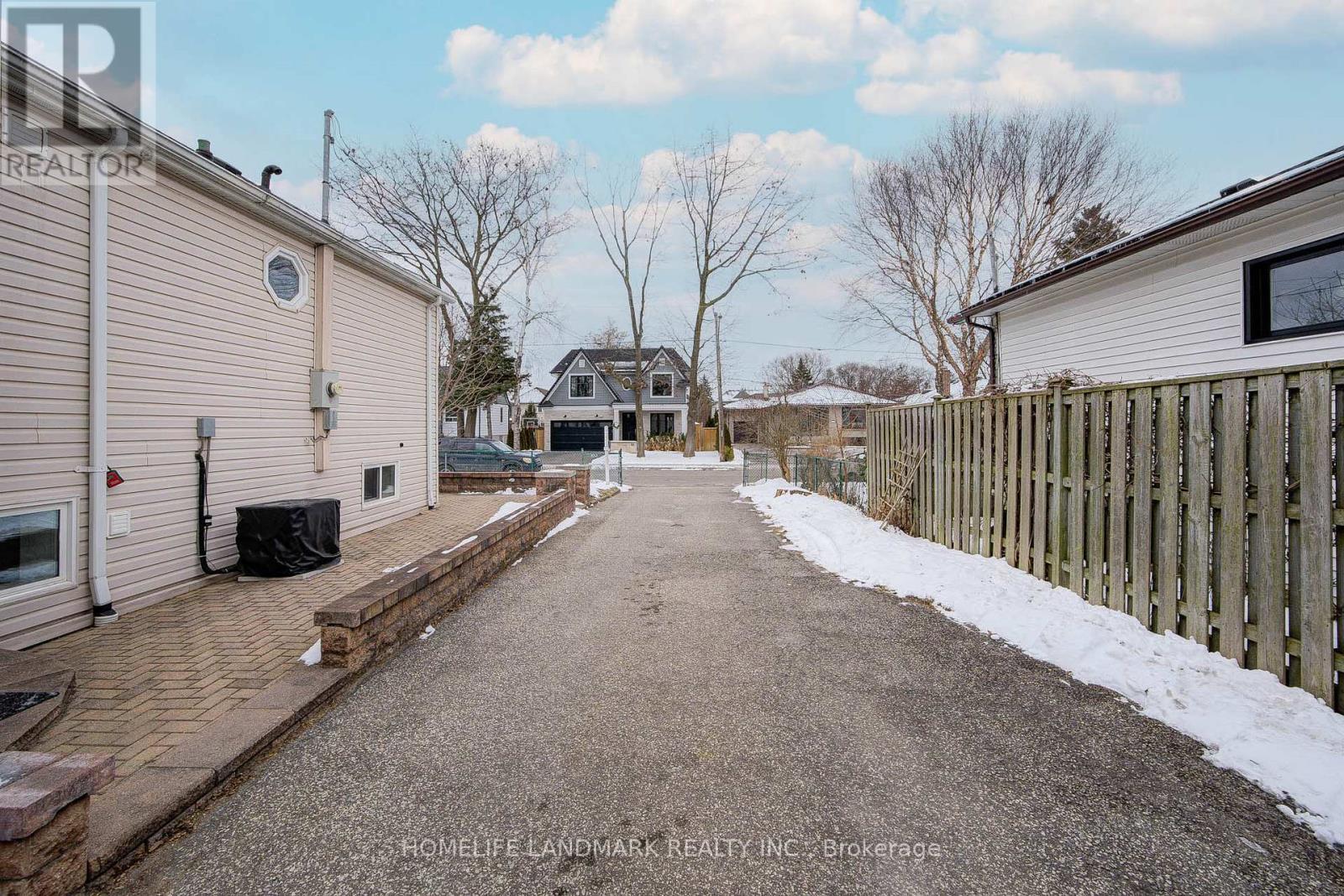 155 Angelene Street, Mississauga, Ontario  L5G 1X1 - Photo 35 - W11926145