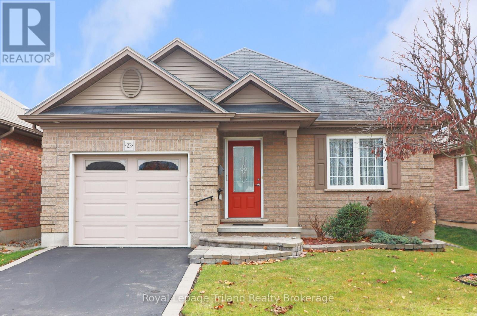 23 Hogarth Drive, Tillsonburg, Ontario  N4G 0C2 - Photo 1 - X11290704