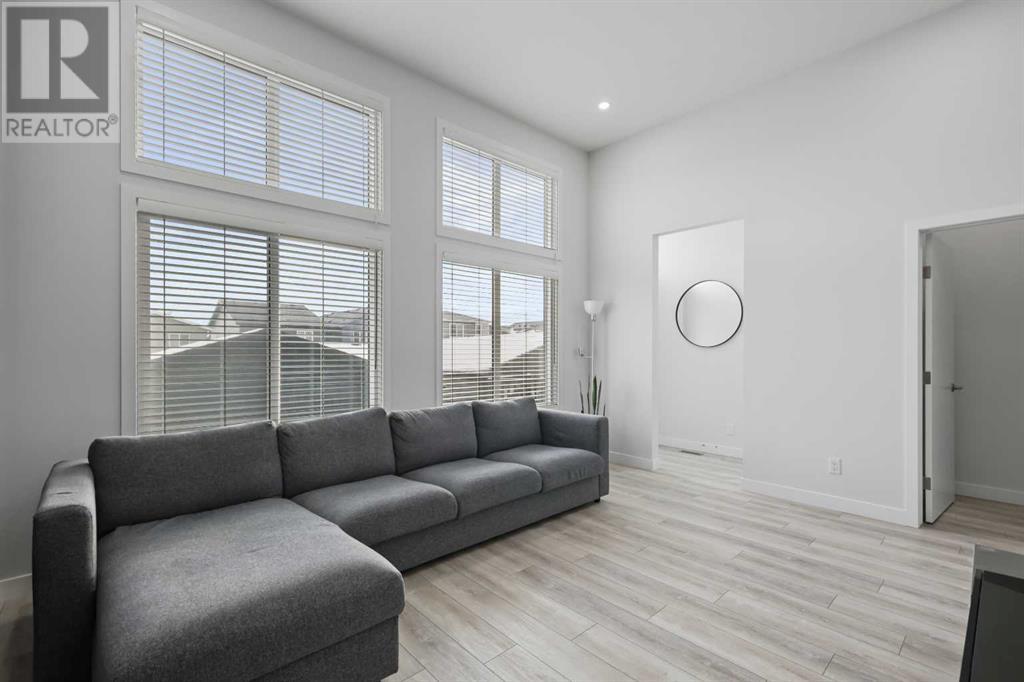 52 Edith Terrace Nw, Calgary, Alberta  T3R 1Z1 - Photo 4 - A2186945