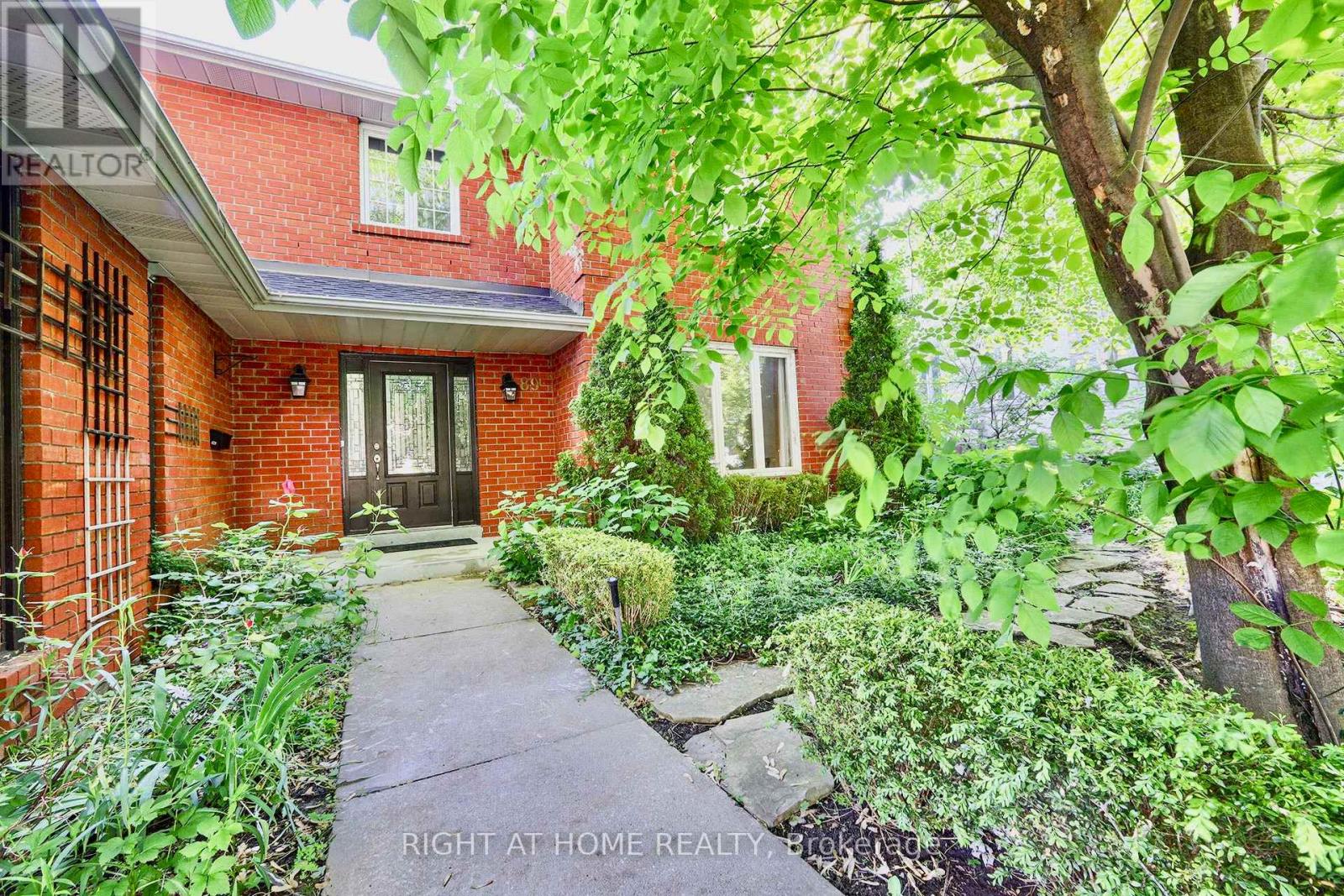 89 Yonge Boulevard, Toronto, Ontario  M5M 3G8 - Photo 2 - C12016620