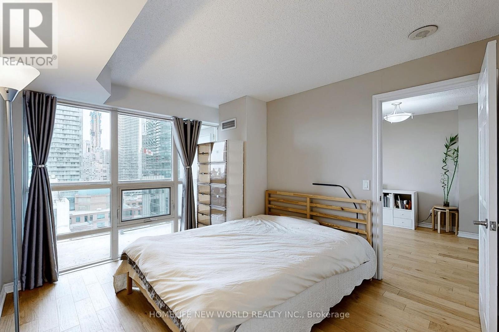 2301 - 763 Bay Street, Toronto, Ontario  M5G 2R3 - Photo 15 - C12016621