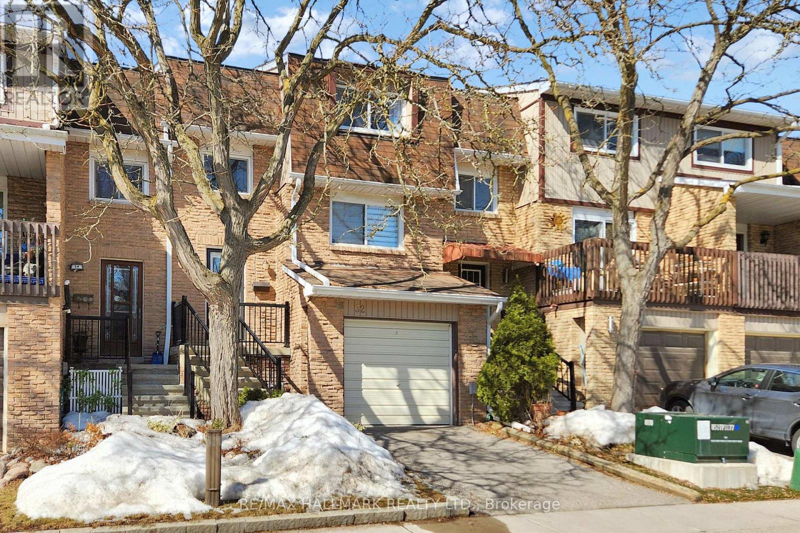 Property at 32 DUNKELD WAY image 2