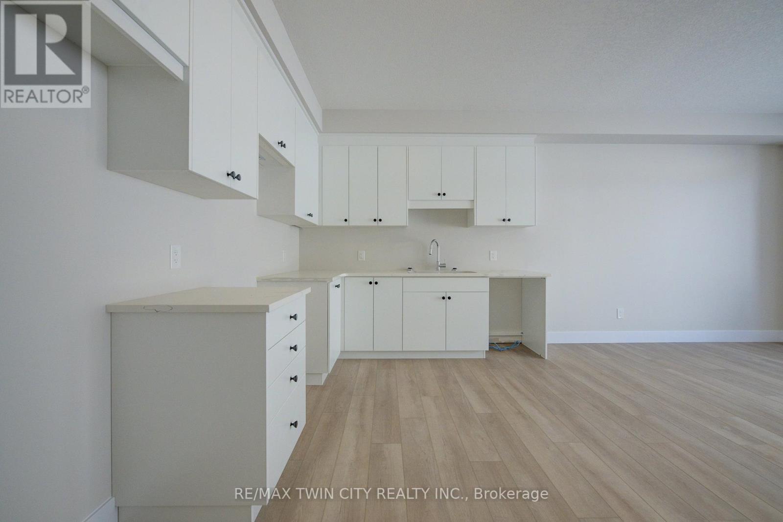 167 Dunnigan Drive, Kitchener, Ontario  N2B 0B1 - Photo 11 - X12016622