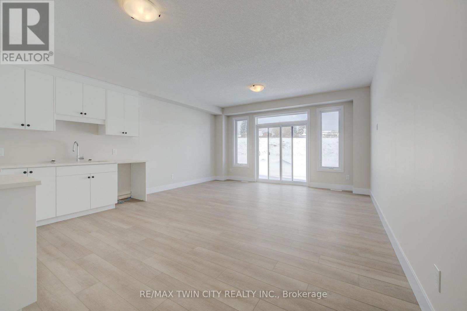 167 Dunnigan Drive, Kitchener, Ontario  N2B 0B1 - Photo 6 - X12016622