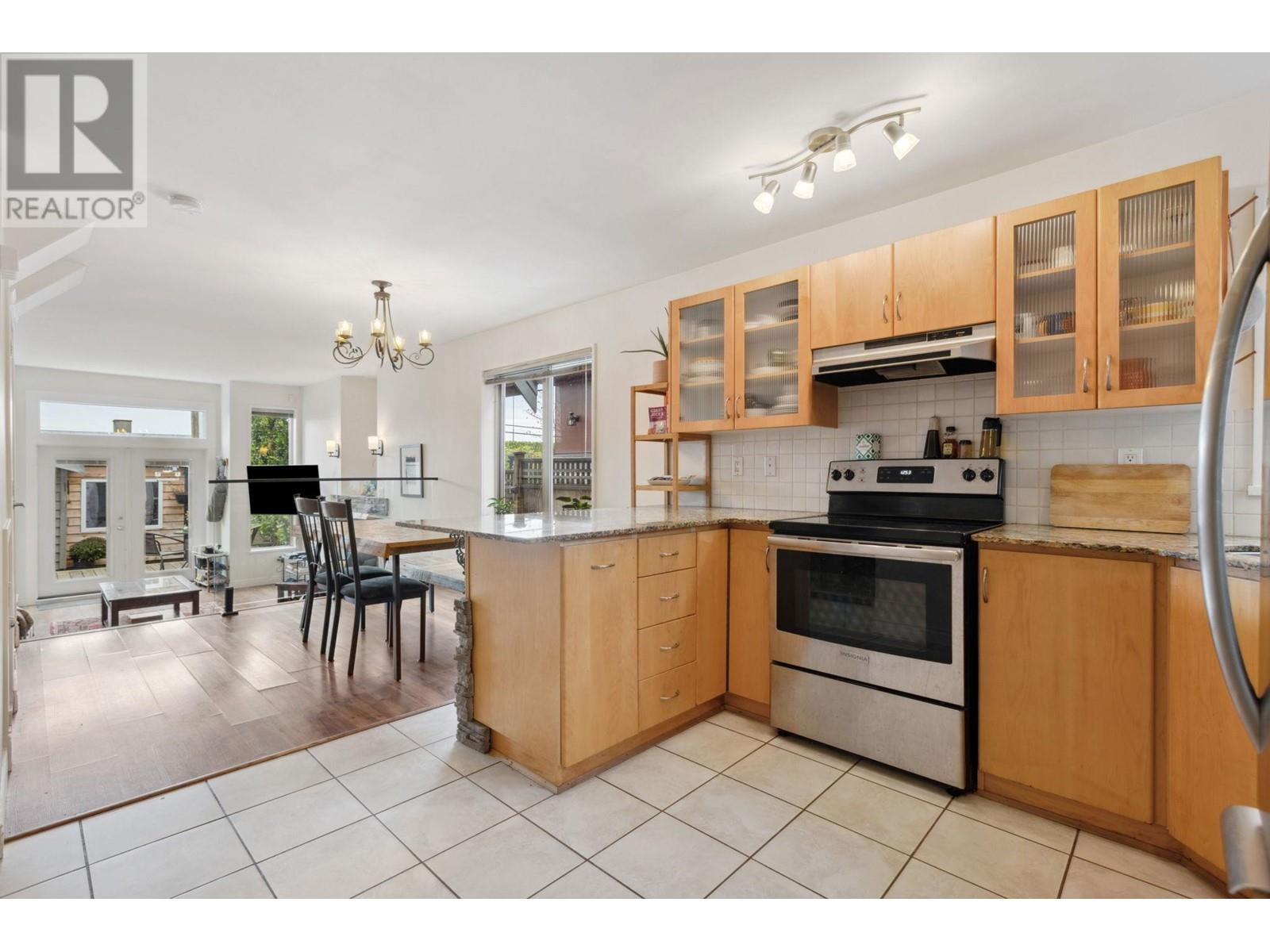 C 229 W 5th Street, North Vancouver, British Columbia  V7M 1J9 - Photo 11 - R2973360
