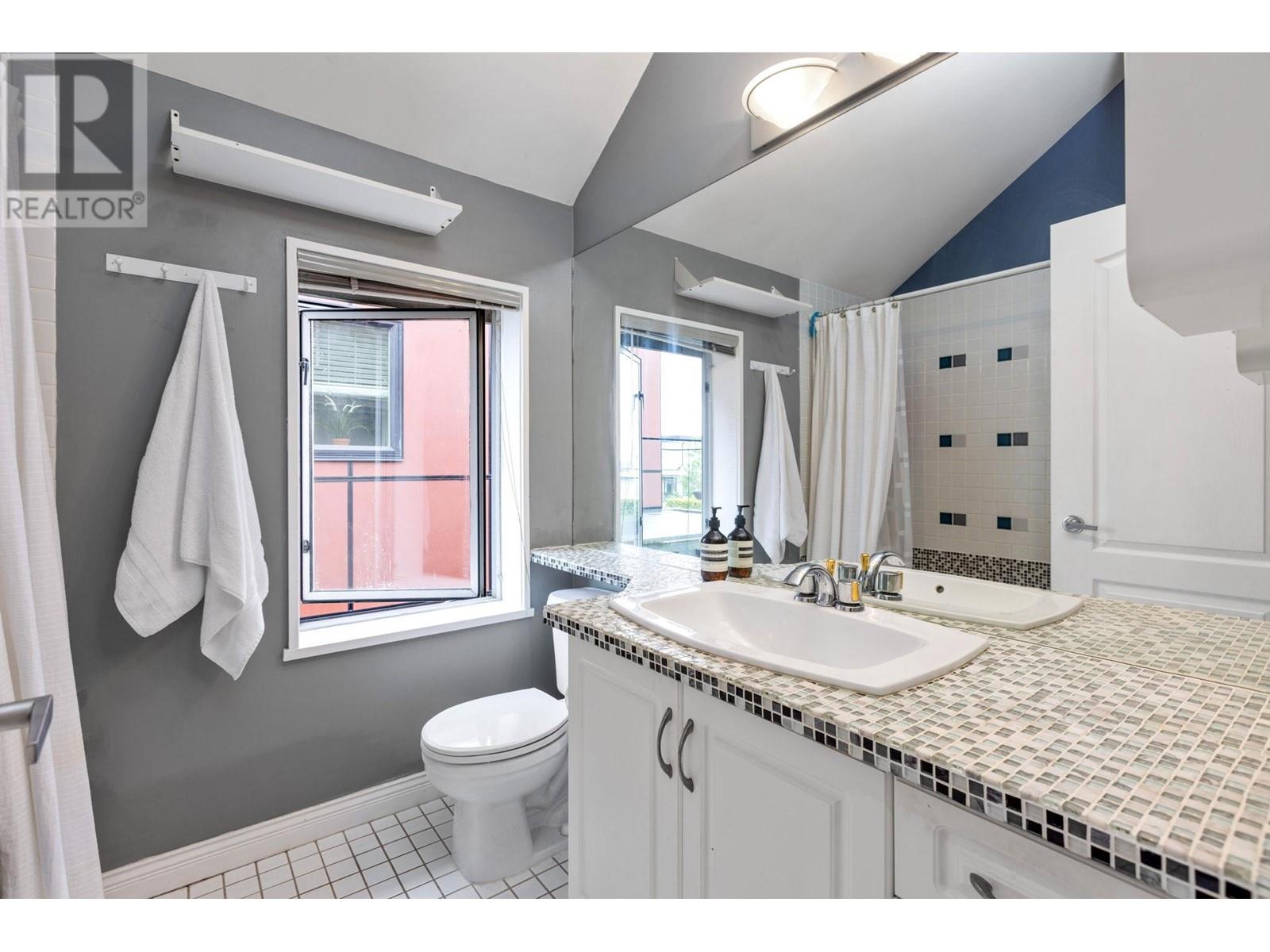 C 229 W 5th Street, North Vancouver, British Columbia  V7M 1J9 - Photo 22 - R2973360