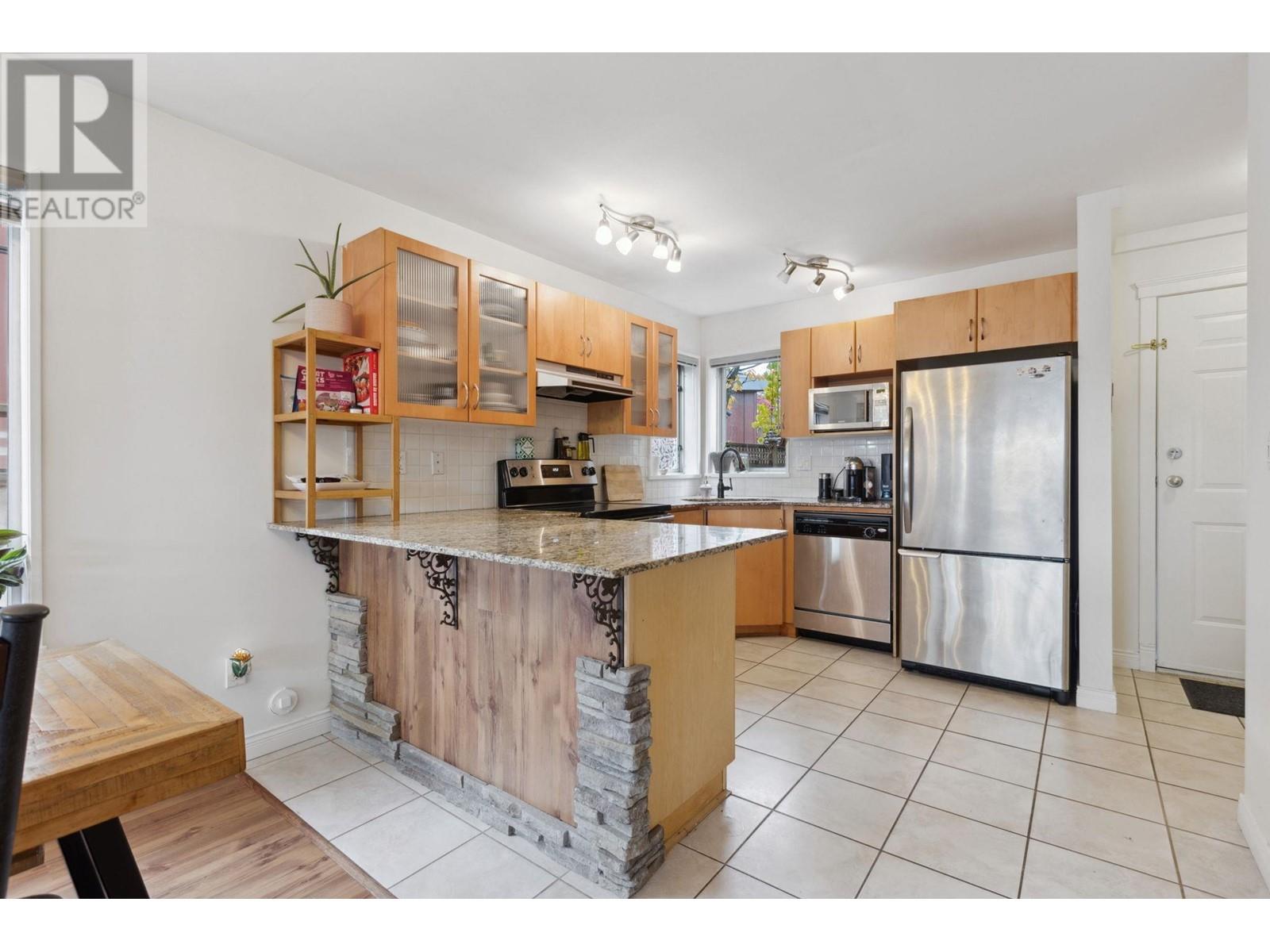 C 229 W 5th Street, North Vancouver, British Columbia  V7M 1J9 - Photo 12 - R2973360