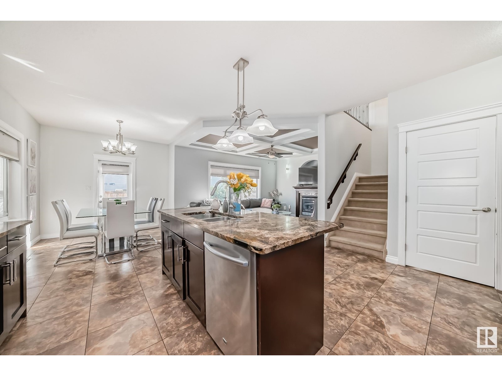 16911 54 St Nw, Edmonton, Alberta  T5Y 0R2 - Photo 9 - E4425409