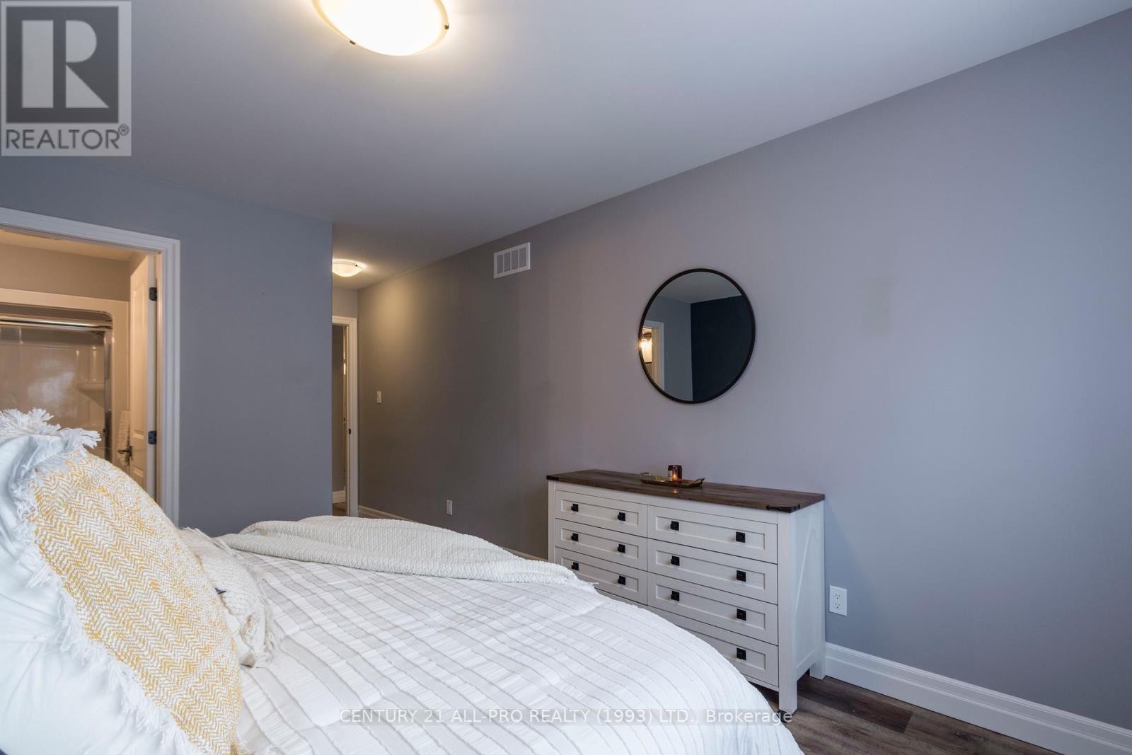 13 Hillside Meadow Drive, Quinte West, Ontario  K8V 0J5 - Photo 12 - X12016943