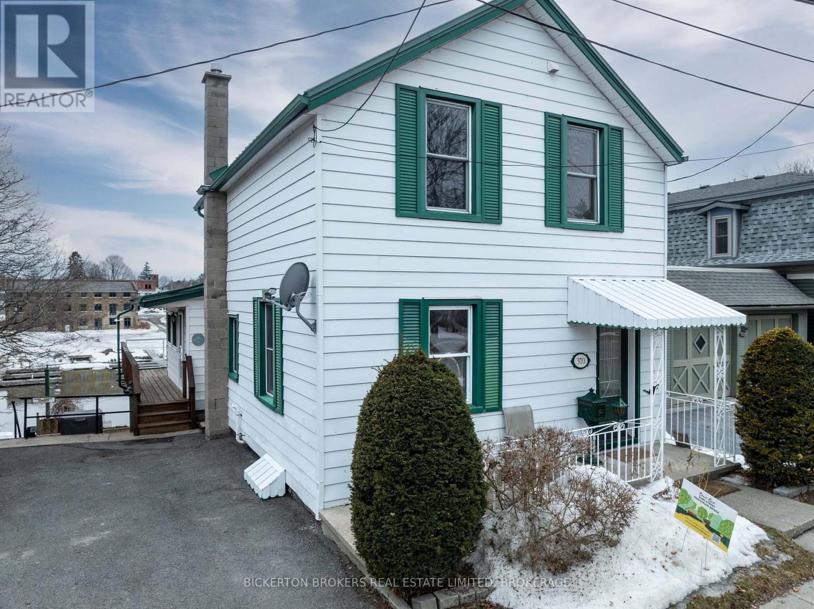 Property at 370 STONE STREET S image 2
