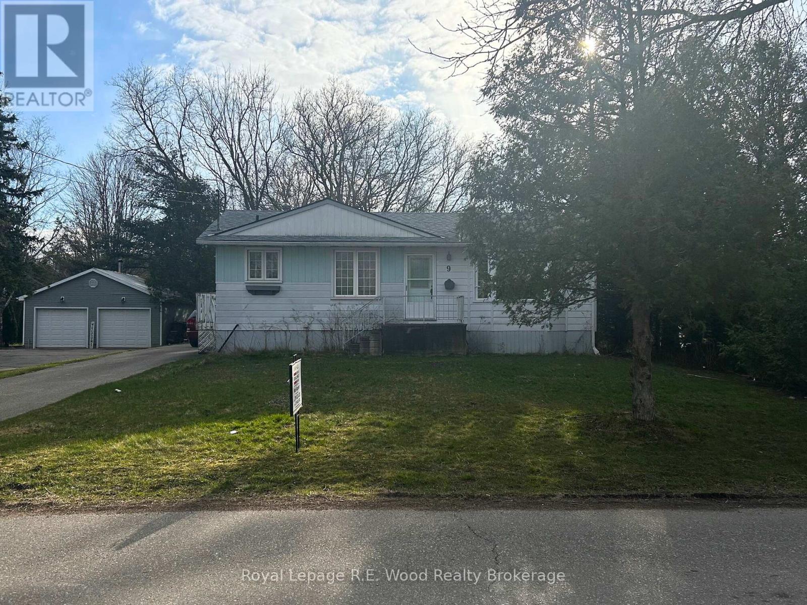 Property at 9 DUFFERIN STREET S image 1