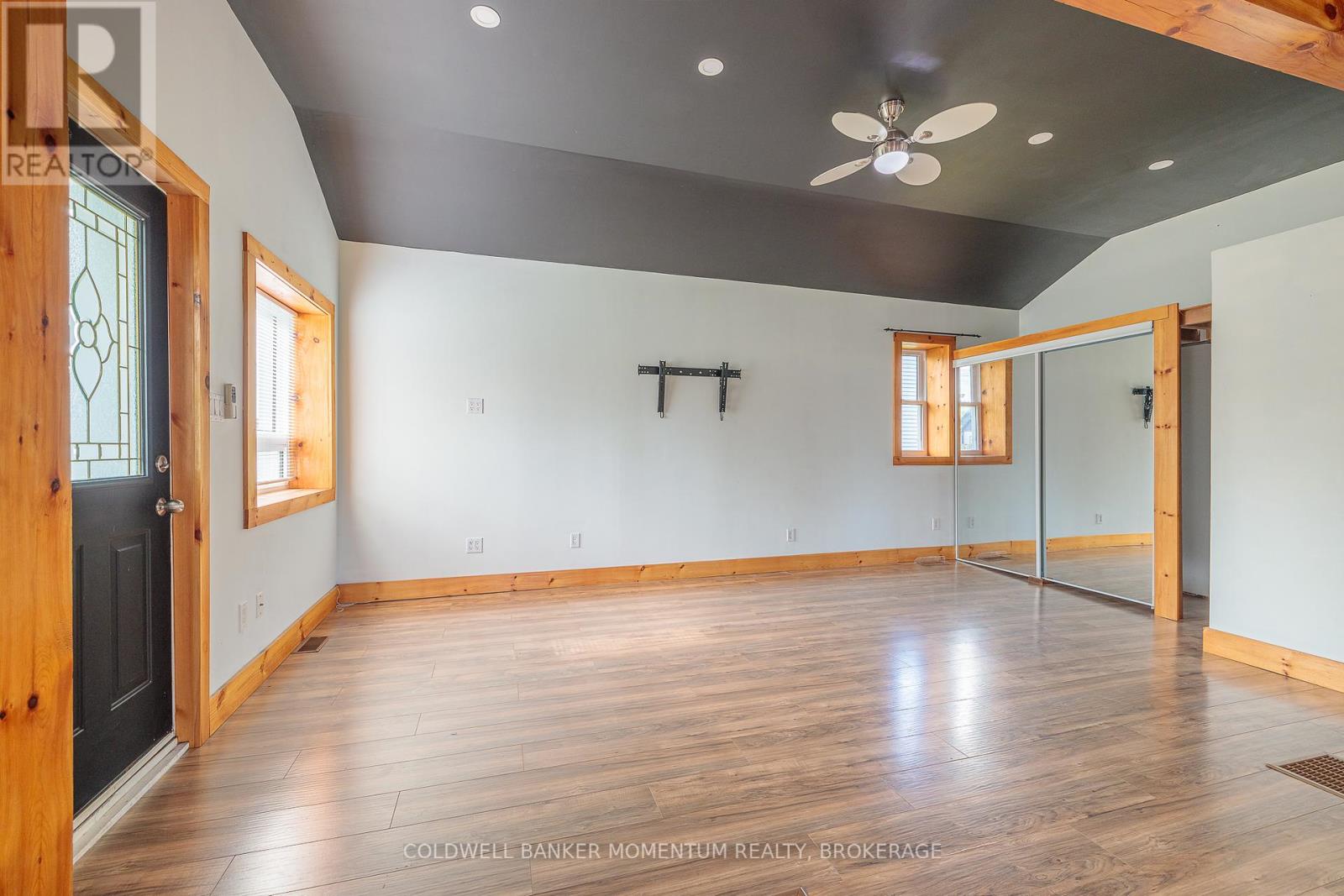Property at 72 WELLINGTON STREET image 3