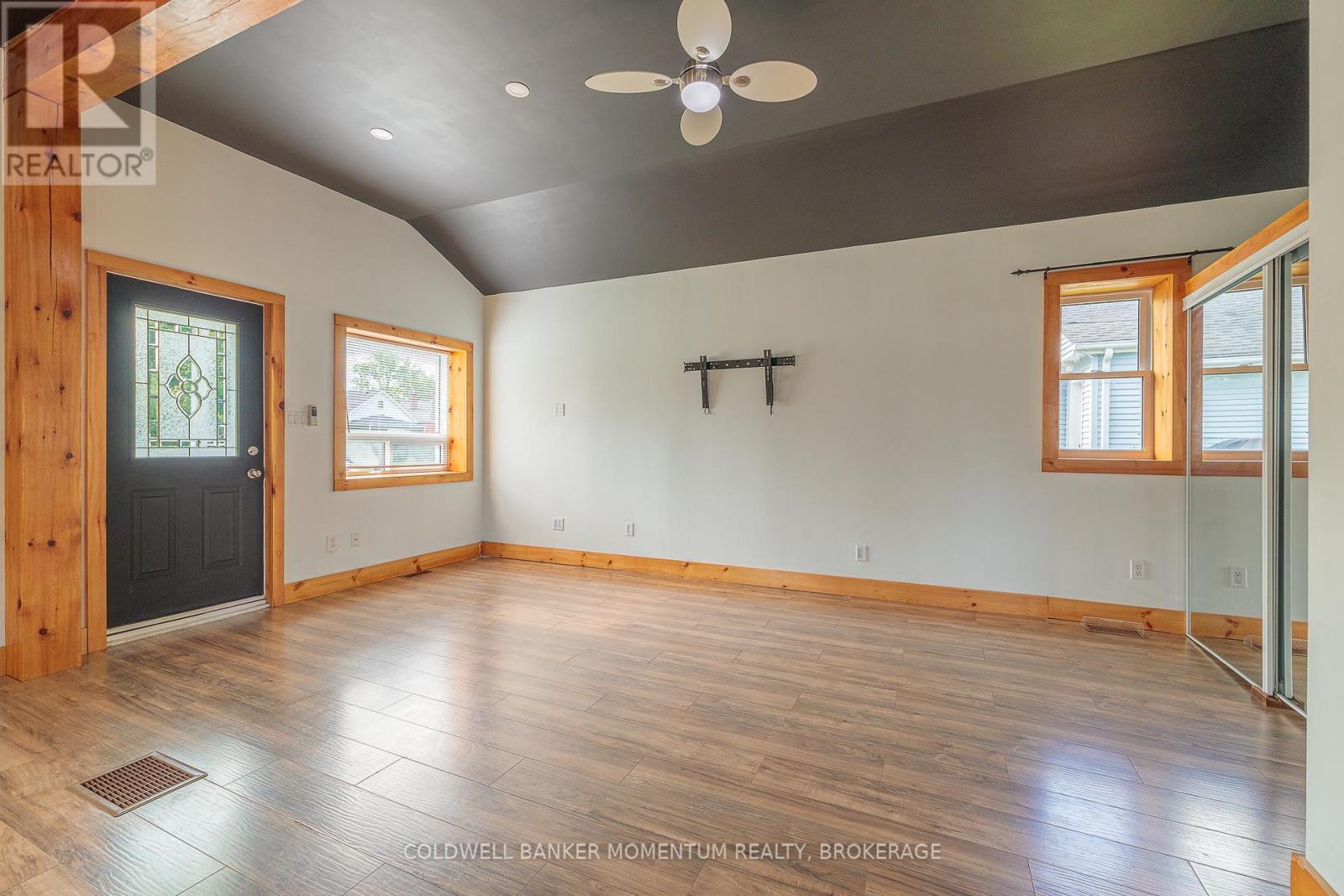 Property at 72 WELLINGTON STREET image 4