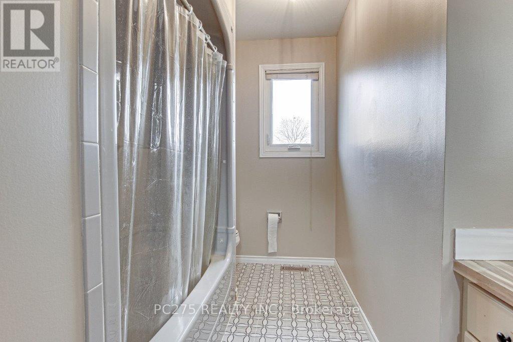 3914 Stacey Crescent, London South (South V), Ontario  N6P 1E8 - Photo 21 - X12011160