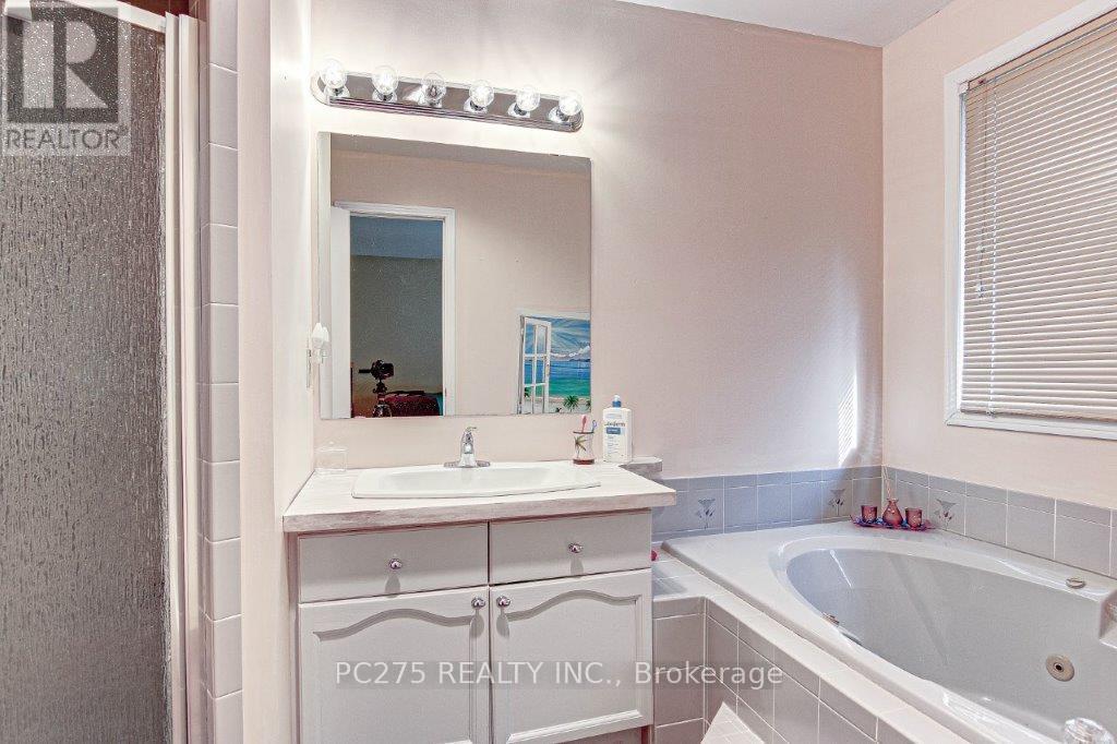 3914 Stacey Crescent, London South (South V), Ontario  N6P 1E8 - Photo 25 - X12011160