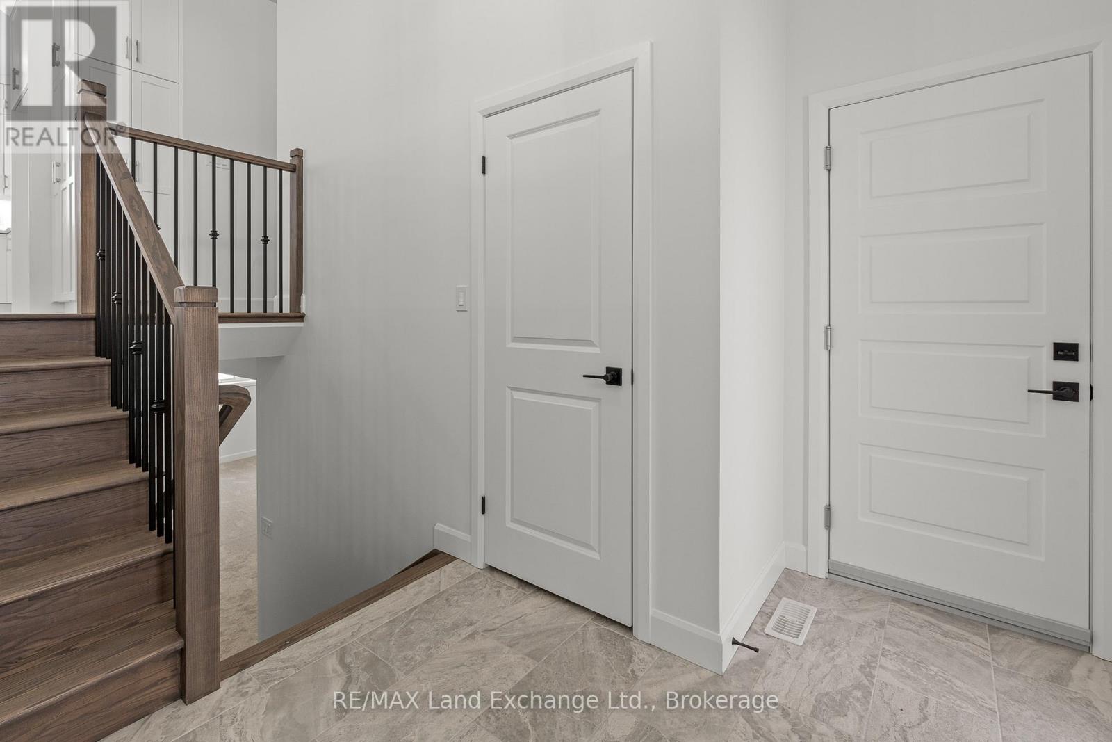 Property at 340 MCLEAN CRESCENT image 3
