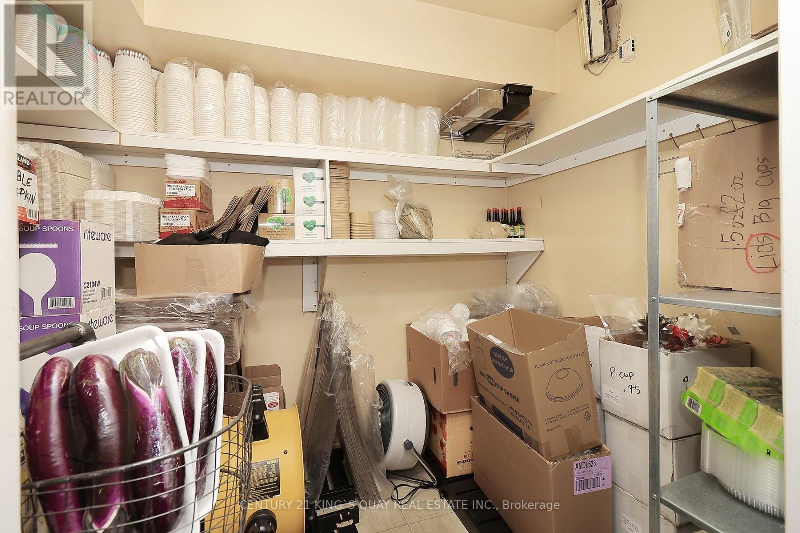 748 Wilson Avenue, Toronto (Downsview-Roding-Cfb), Ontario  M3K 1E2 - Photo 12 - W12016923