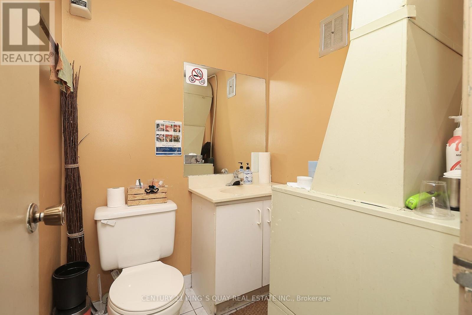 748 Wilson Avenue, Toronto (Downsview-Roding-Cfb), Ontario  M3K 1E2 - Photo 17 - W12016923