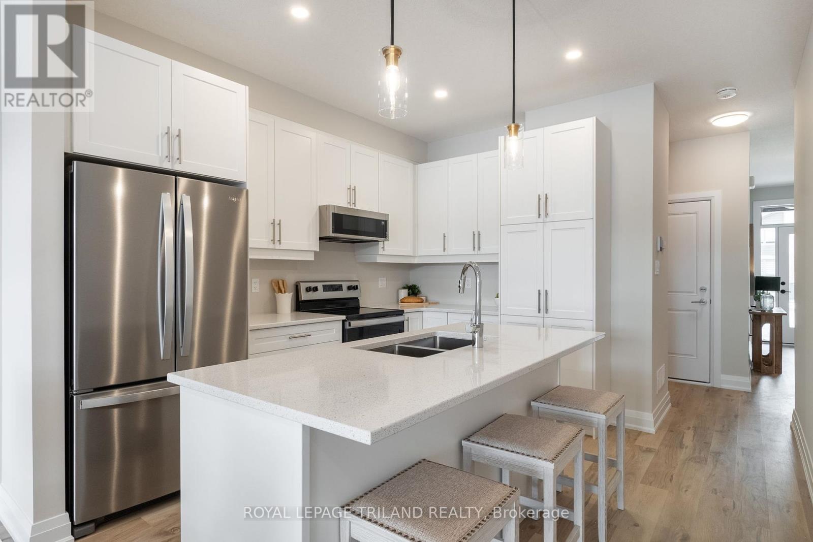 Photo 9 of 40 for 792 Banyan Lane