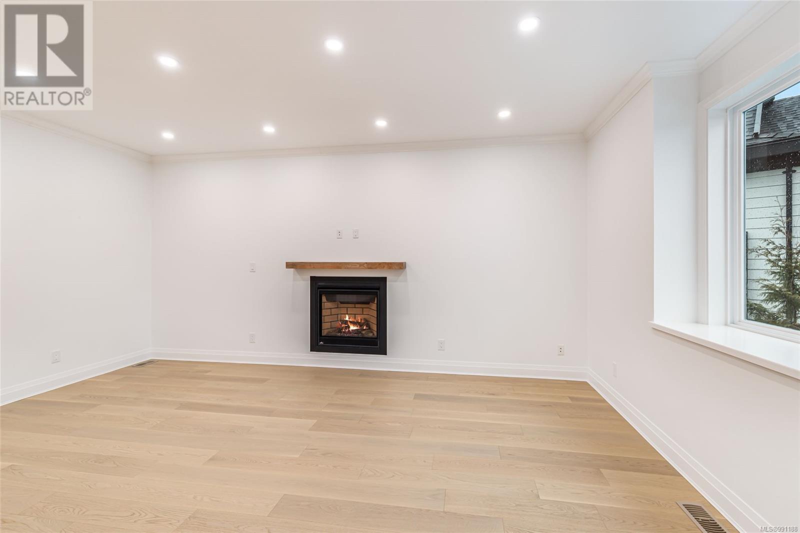 Property at 747 Briarwood Dr image 2