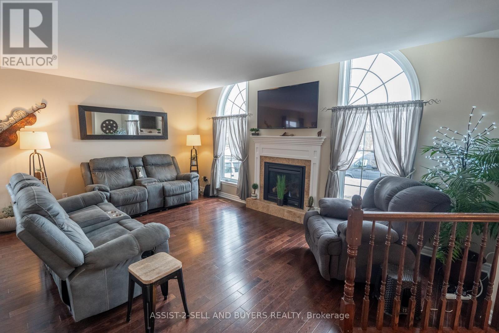 Property at 300 GLEN NORA DRIVE image 4