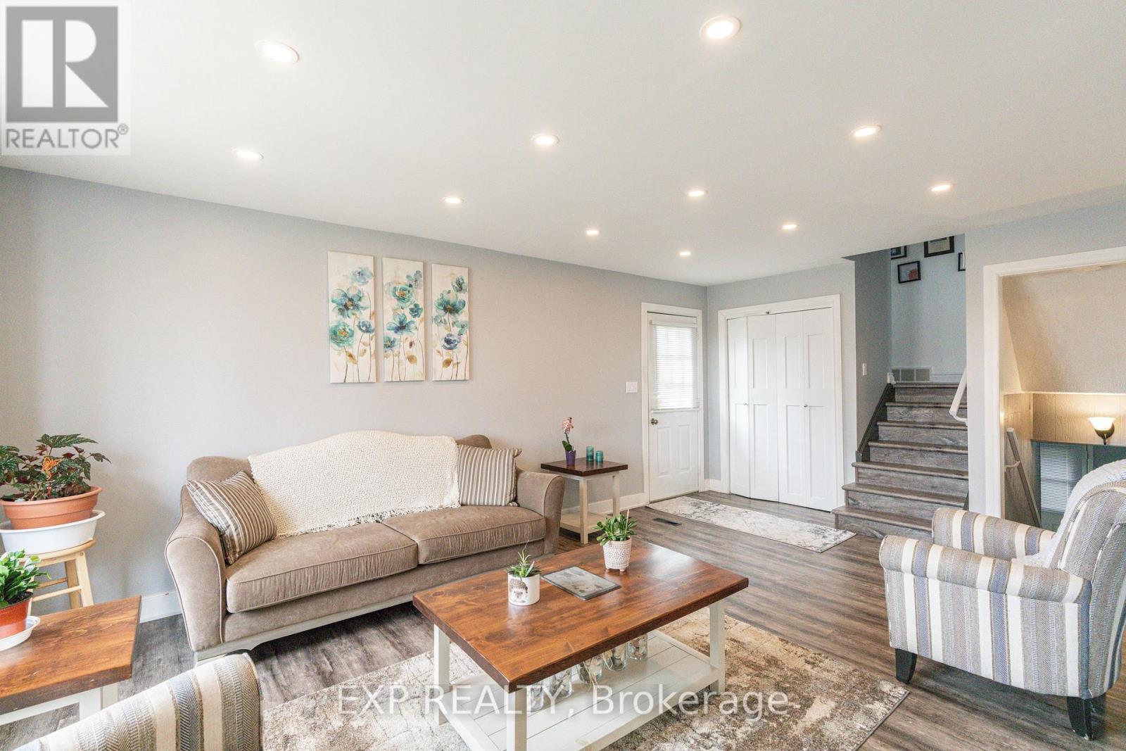 7973 Paddock Trail Drive, Niagara Falls, Ontario  L2H 1W7 - Photo 5 - X12014126