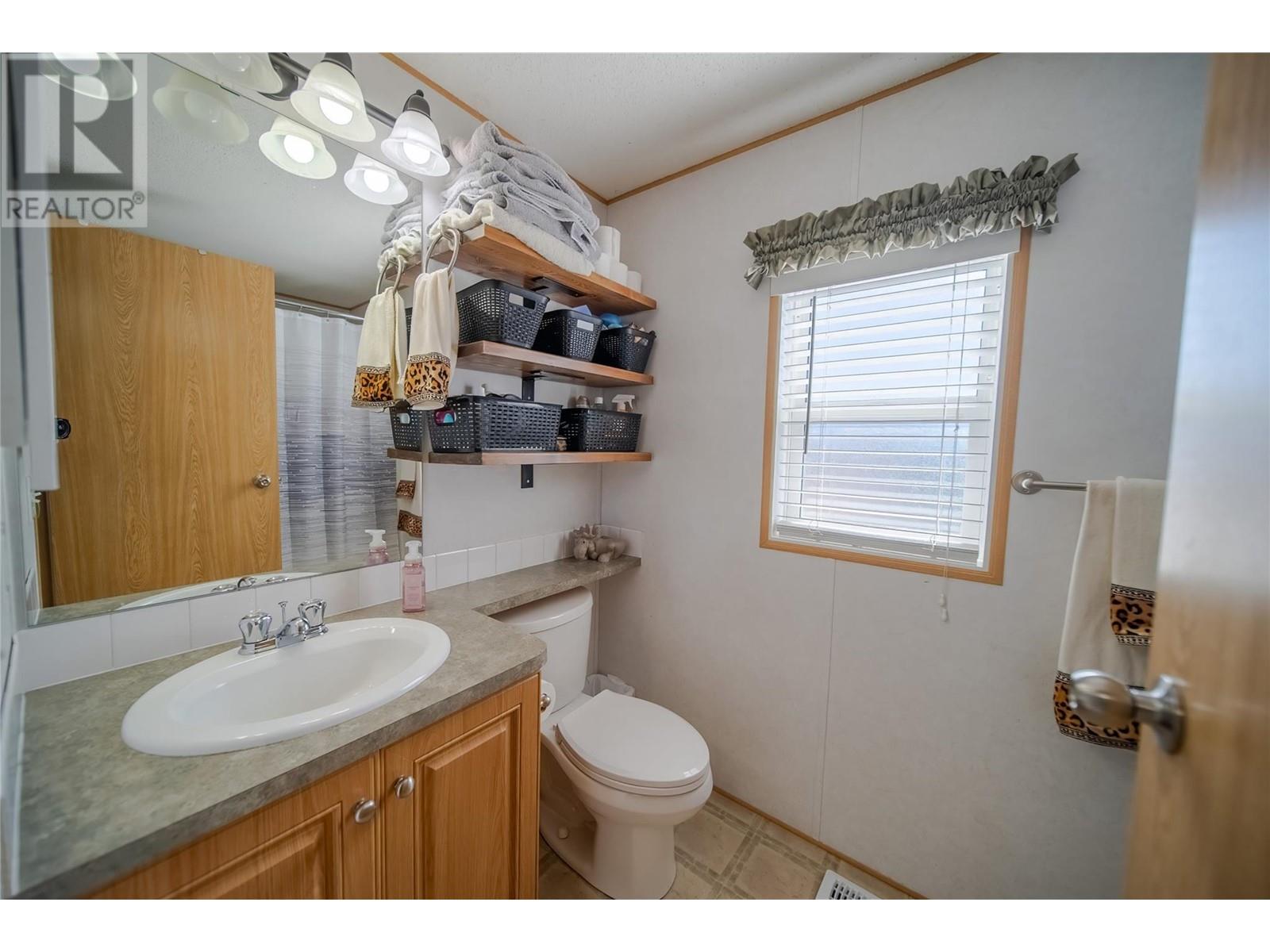 765 Stirling Road, Baynes Lake, British Columbia  V0B 2J0 - Photo 14 - 10338569