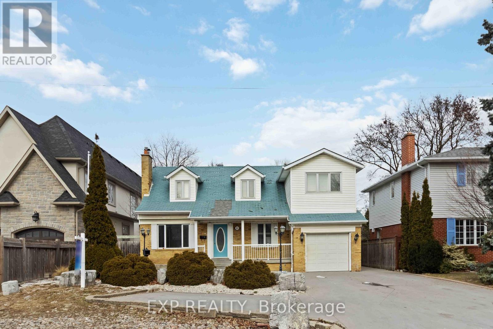 2065 Westfield Drive, Mississauga, Ontario  L4Y 1P2 - Photo 1 - W12017097
