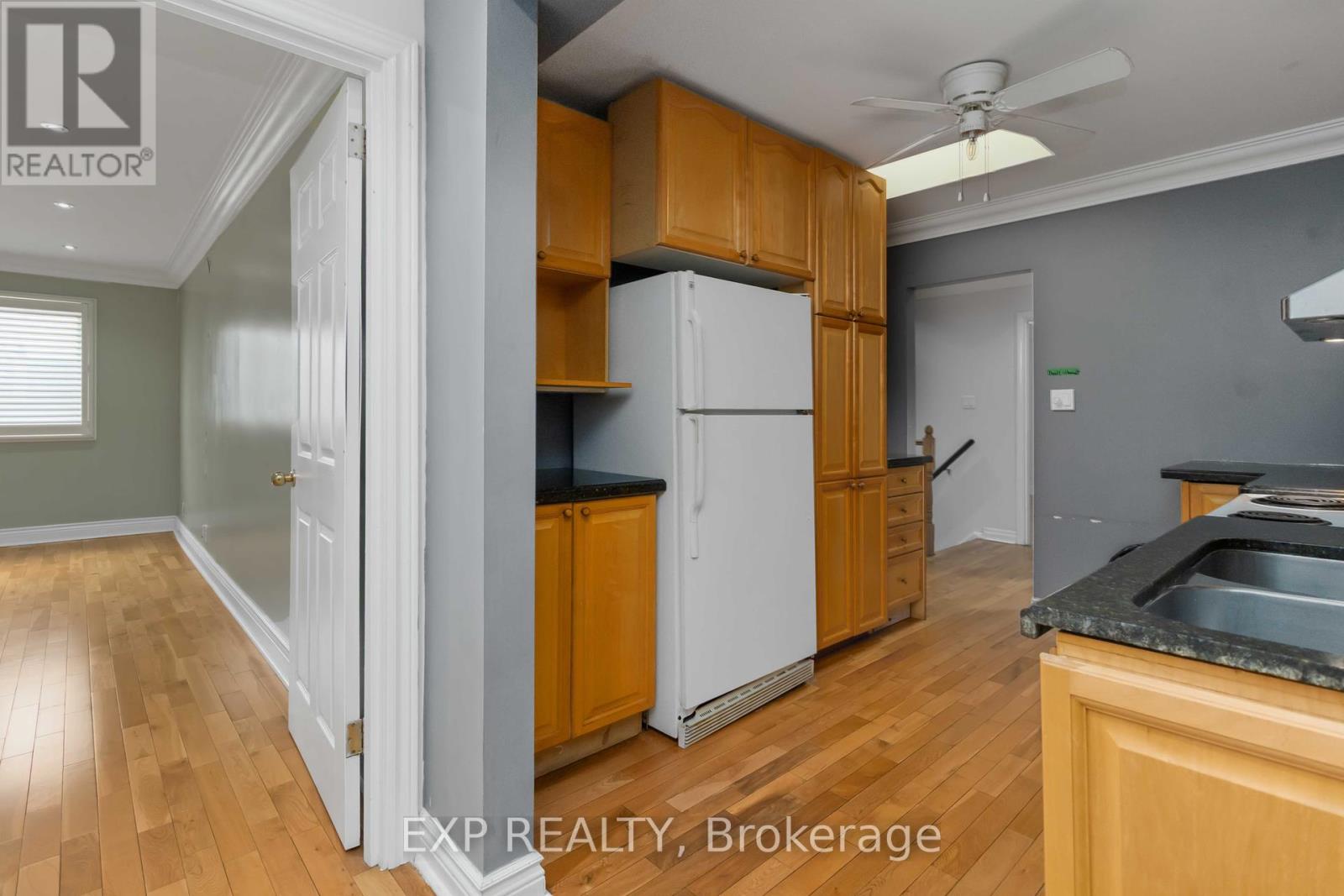 2065 Westfield Drive, Mississauga, Ontario  L4Y 1P2 - Photo 24 - W12017097