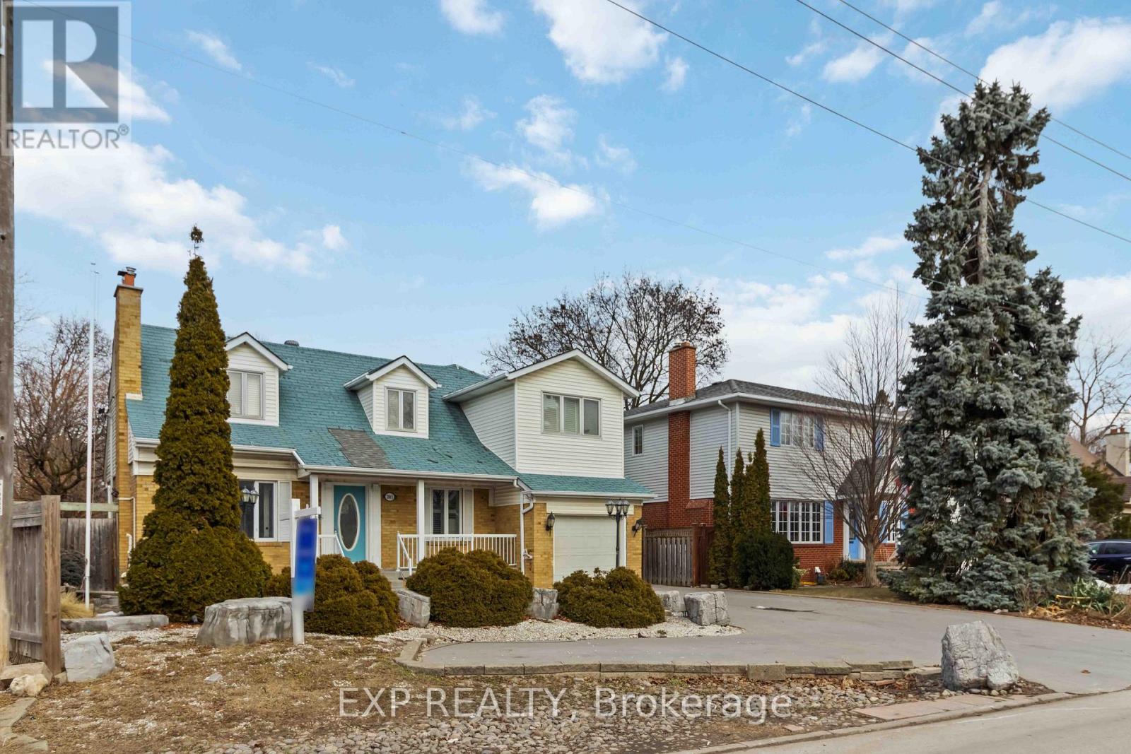2065 Westfield Drive, Mississauga, Ontario  L4Y 1P2 - Photo 3 - W12017097