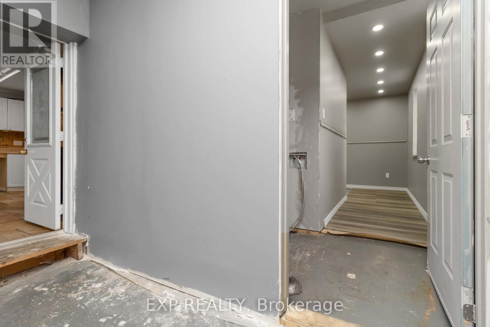 2065 Westfield Drive, Mississauga, Ontario  L4Y 1P2 - Photo 37 - W12017097