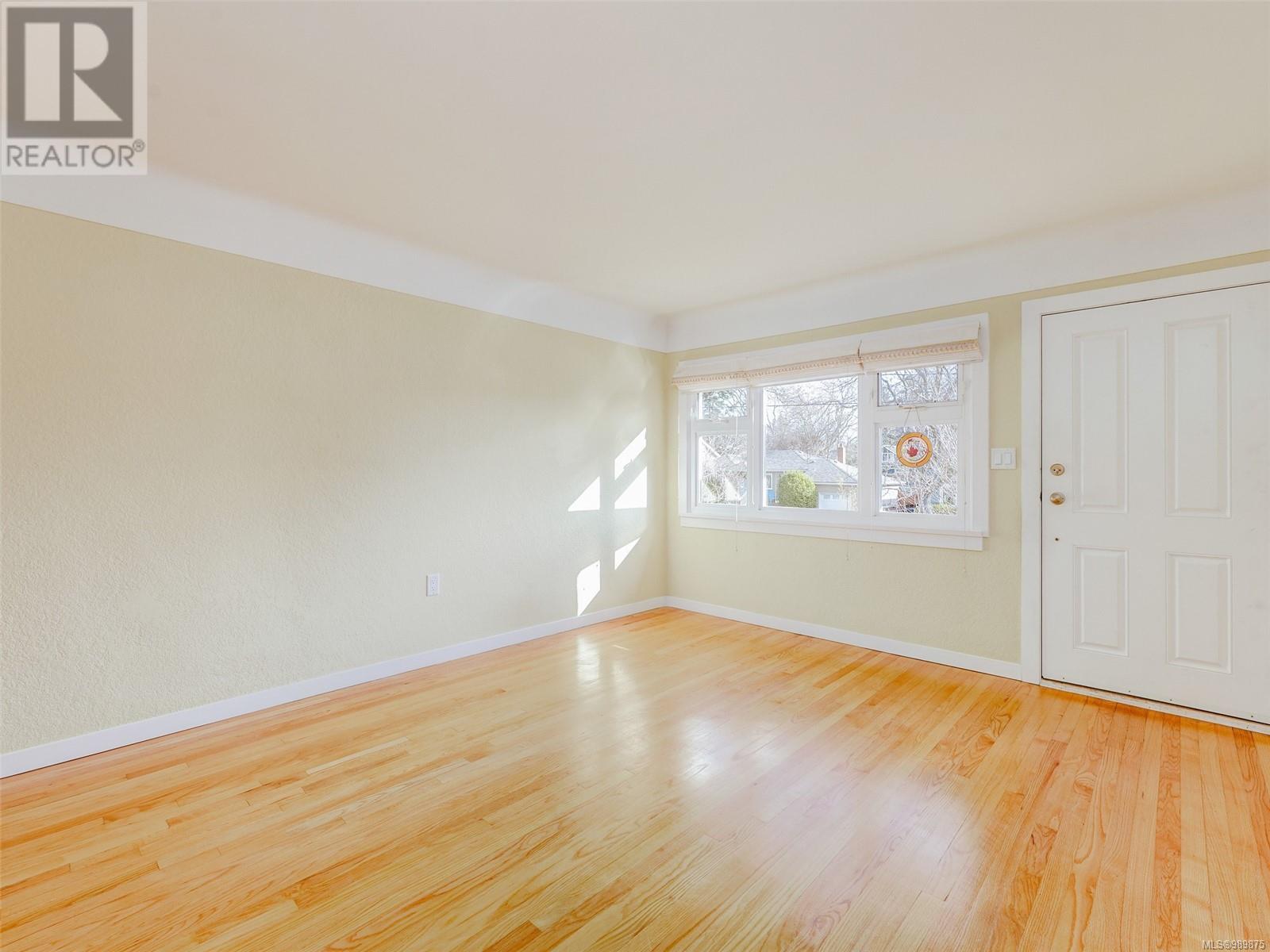 Property at 960 Bank St image 2